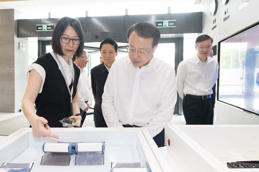 龚正市长调研闵行区,更加奋发有为地稳增长促转型,久久为功增强发展后劲 第2张 龚正市长调研闵行区,更加奋发有为地稳增长促转型,久久为功增强发展后劲 第2张